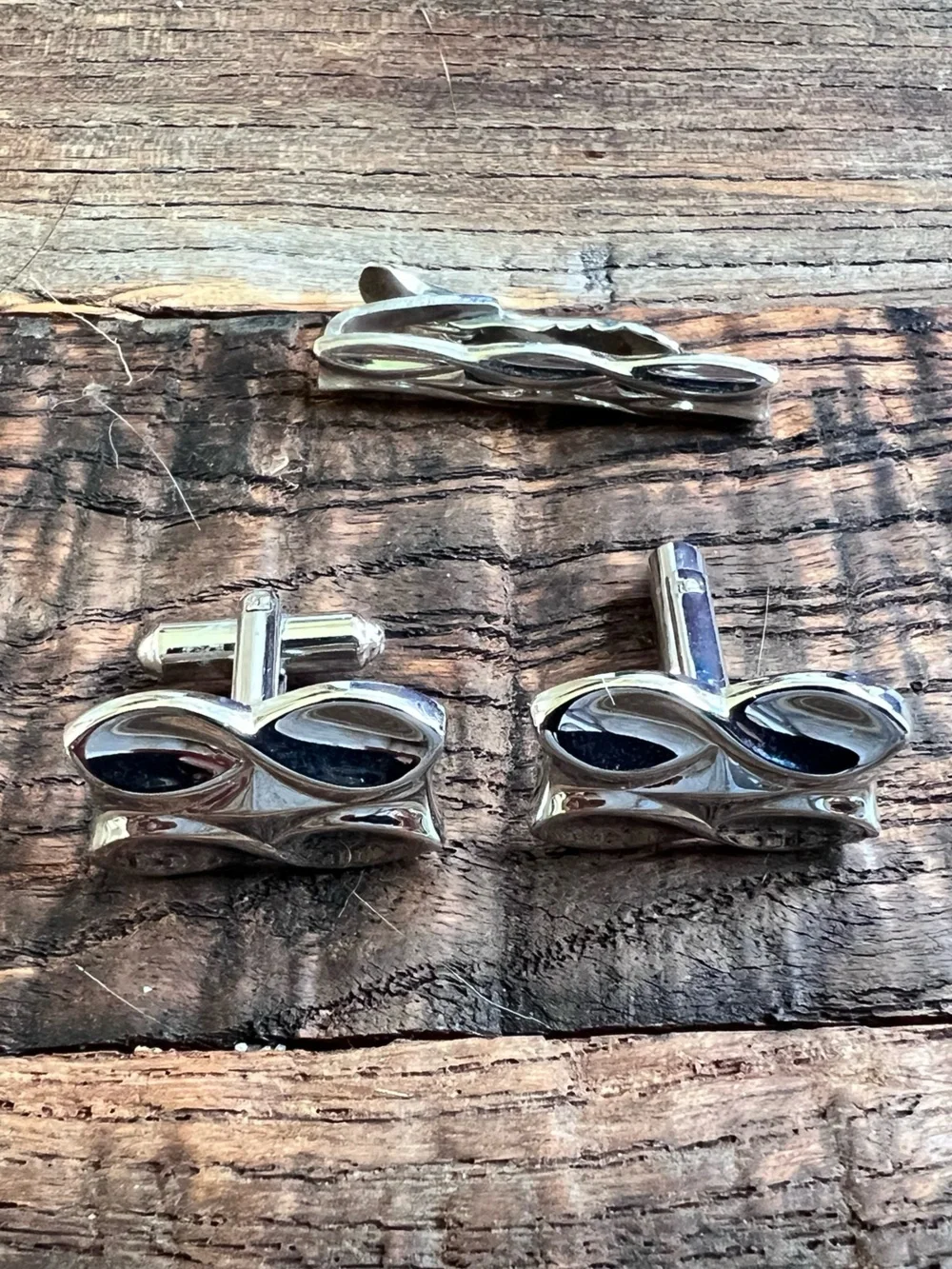Men's Silver Tone Cufflinks and Tie Clip Set - Modern Wave Design